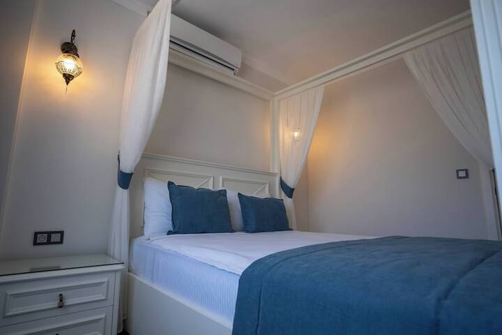Room 25 of 177