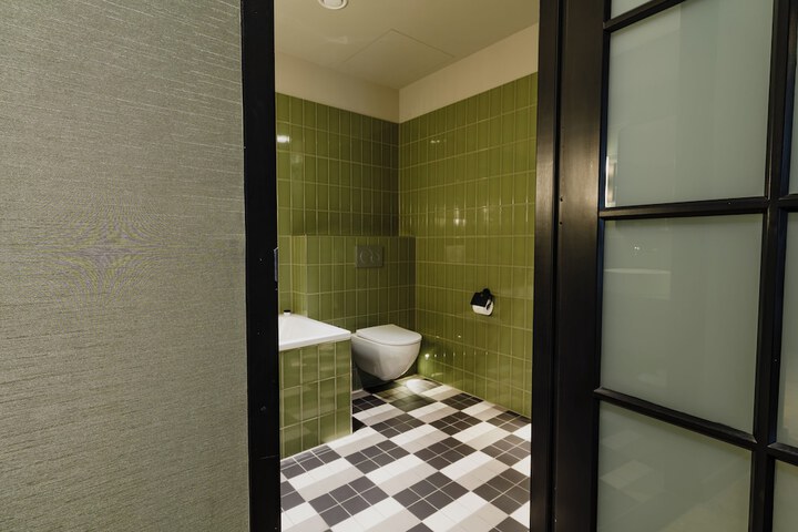 Room 172 of 264