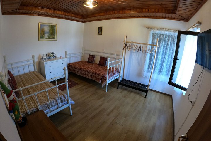 Room 9 of 26