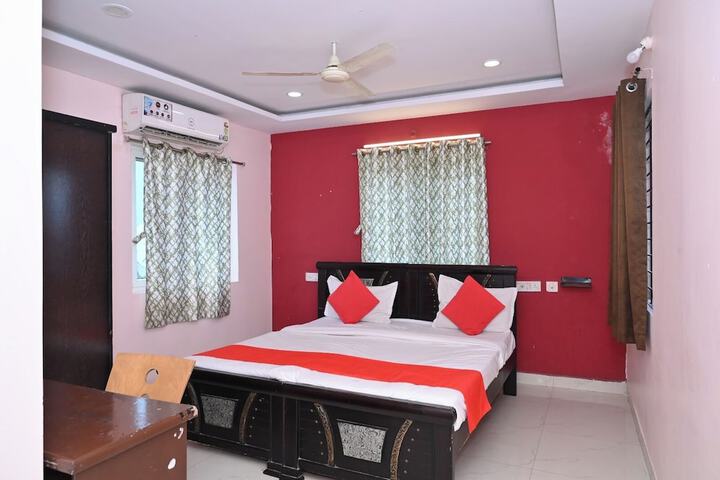Room 5 of 16
