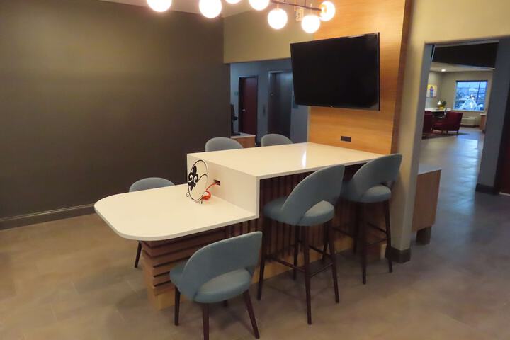 Breakfast/Coffee Service 31 of 38