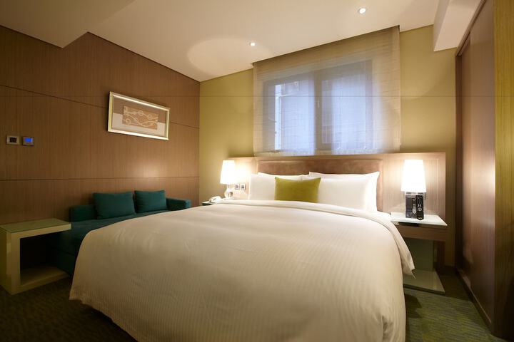 Room 25 of 56
