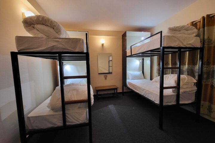 Room 9 of 33
