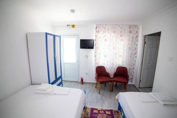 Room 4 of 27