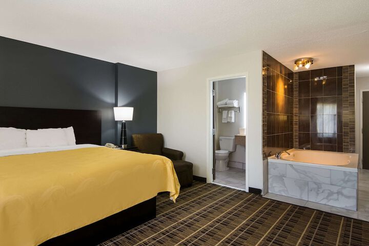 1 King Bed (10 of 10)