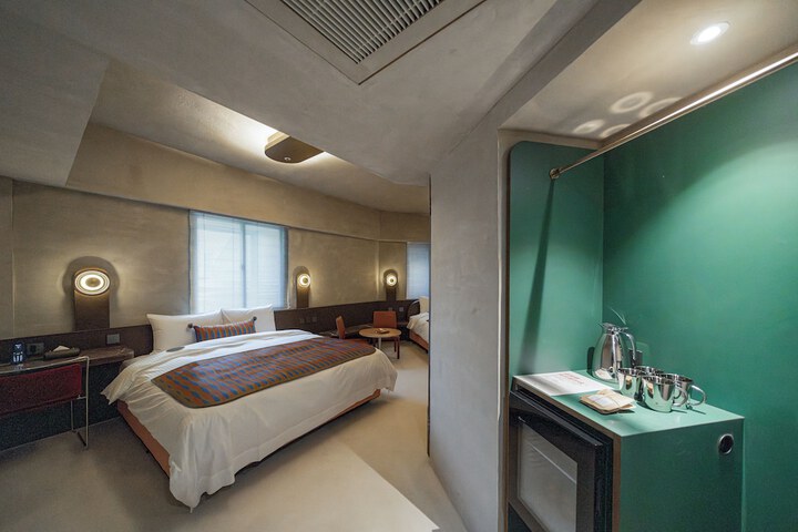Room 83 of 199