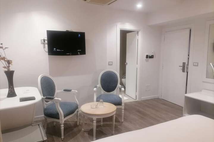 Room 7 of 62