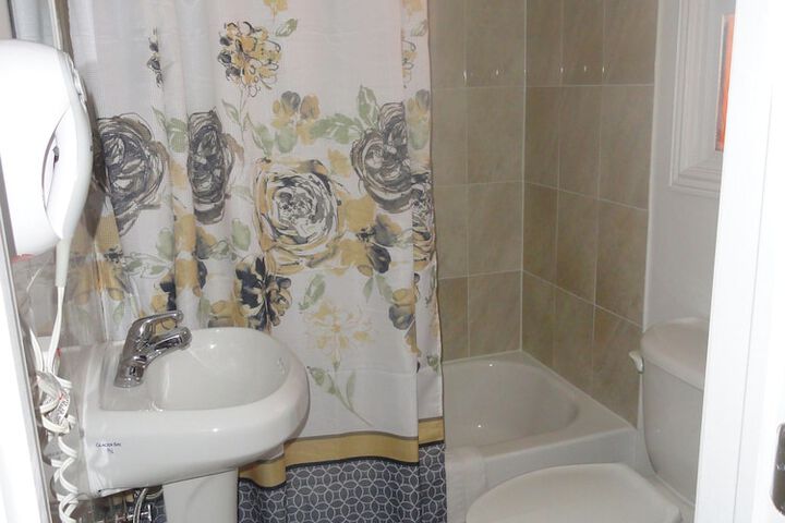 Room 11 of 24