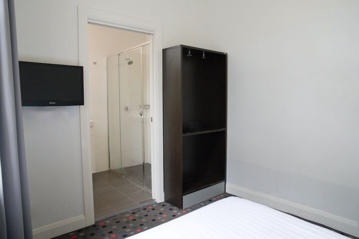 Room 9 of 27