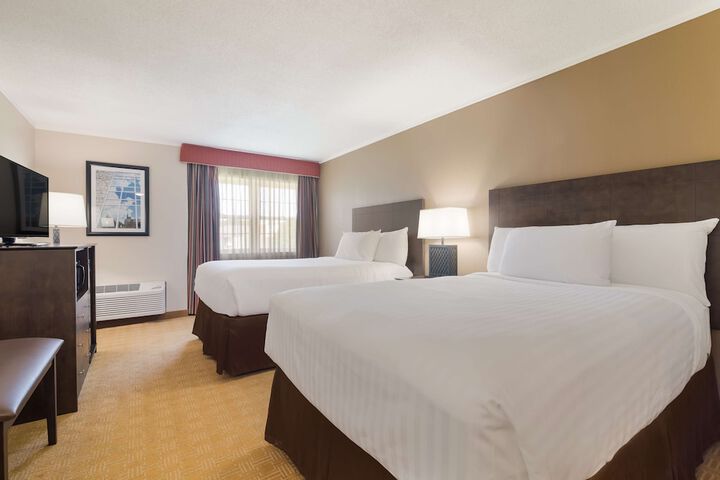 2 Double Beds (7 of 7)