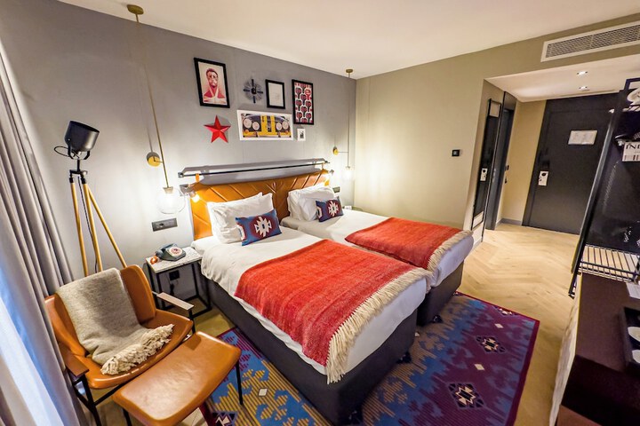 Room 72 of 147