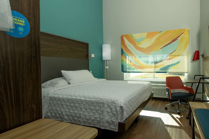 1 King Bed (7 of 11)