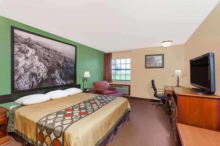1 King Bed Premium Room (1 of 10)