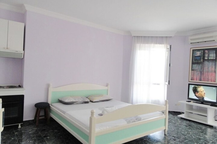 Room 5 of 25