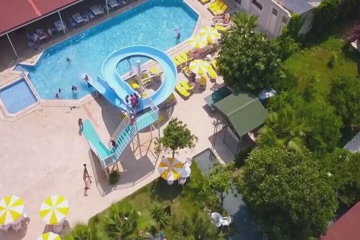 Hotel 82 of 83
