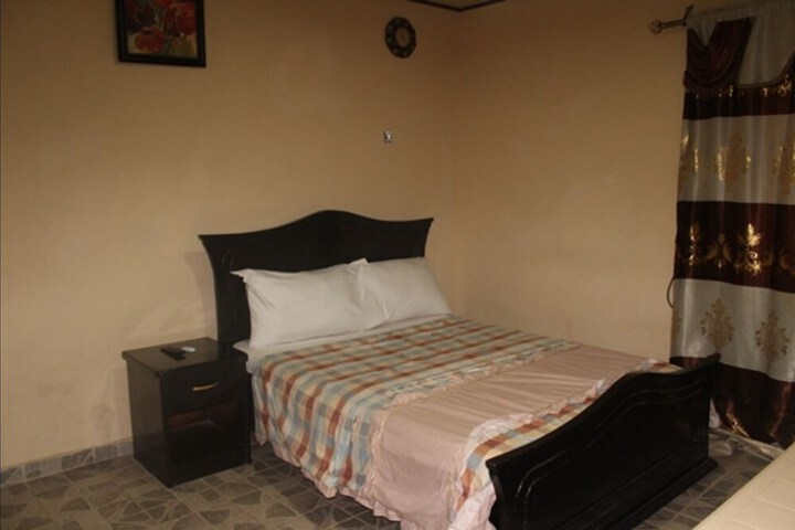 Room 6 of 14