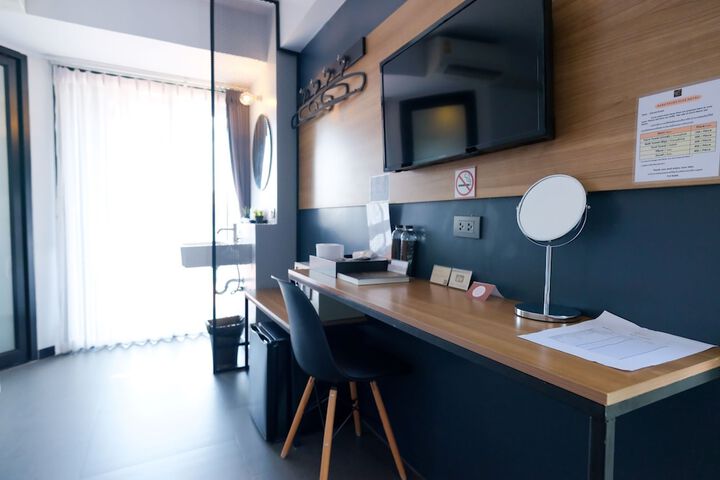 Room 13 of 77