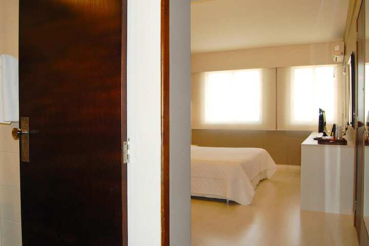 Room 17 of 49