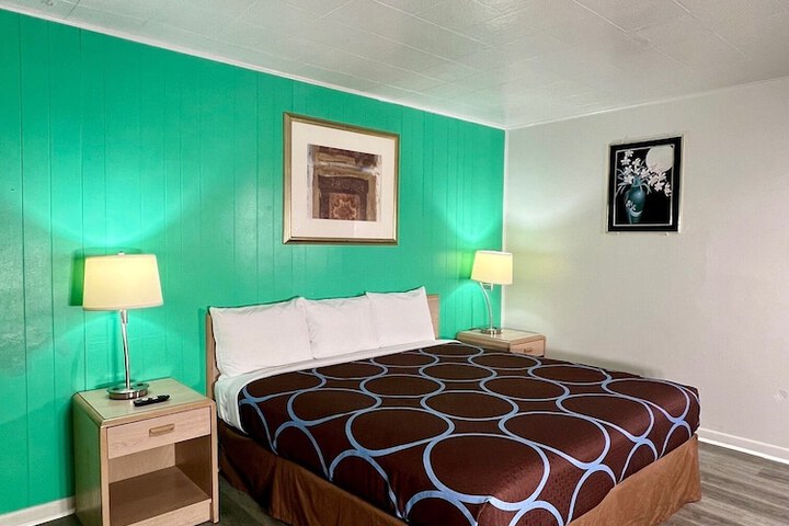 Room 3 of 18