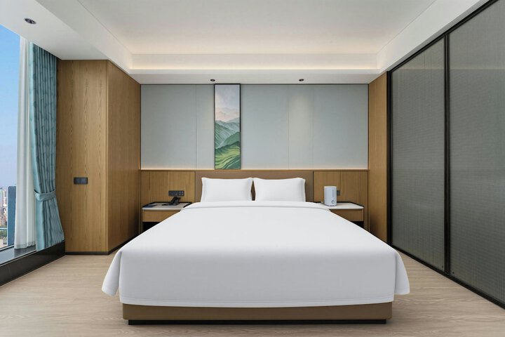 Room 9 of 17