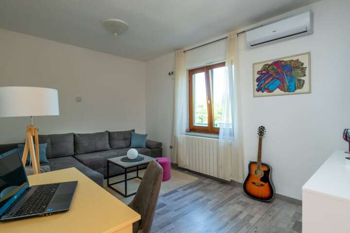 Room 13 of 41