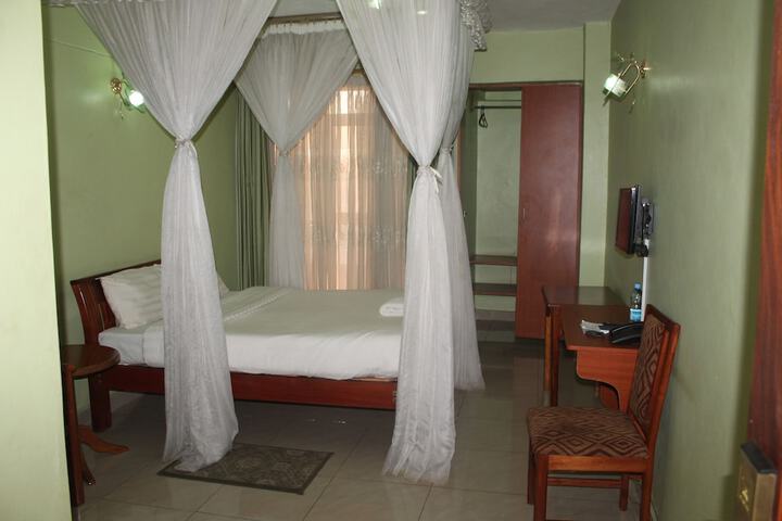 Room 9 of 40