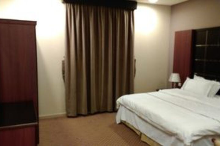 Room 11 of 39