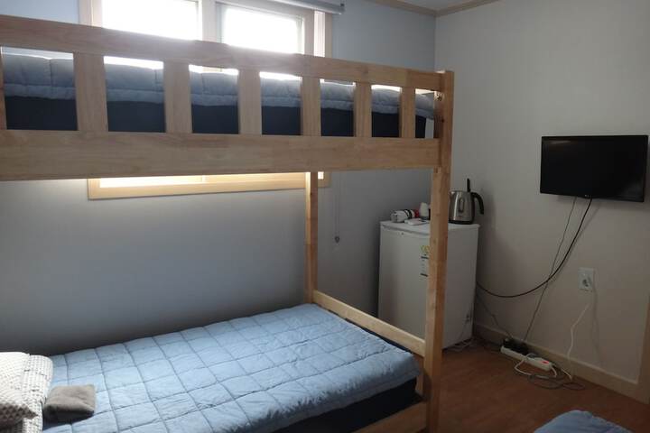 Room 28 of 73