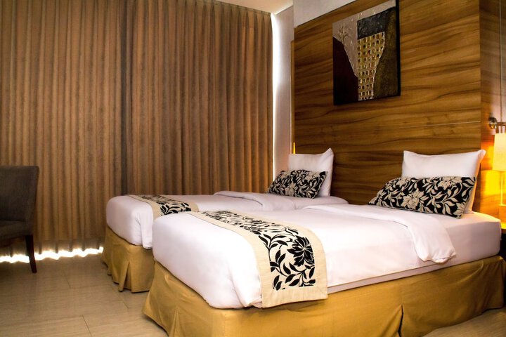 Room 5 of 32