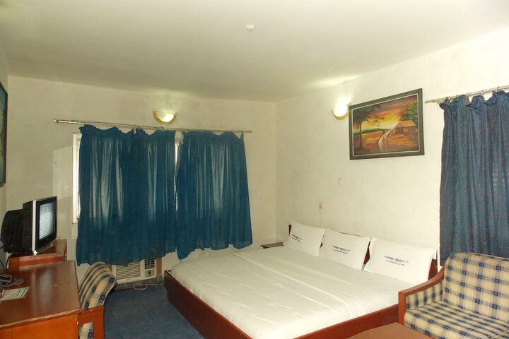 Room 5 of 17