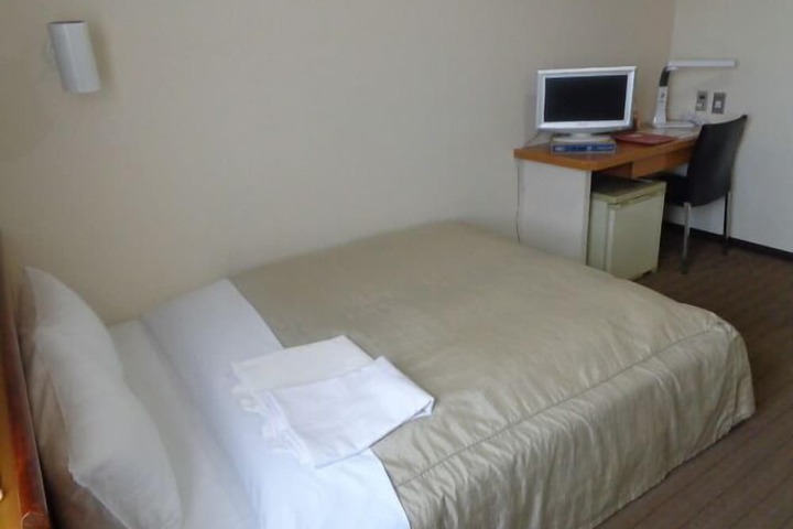 Room 7 of 16