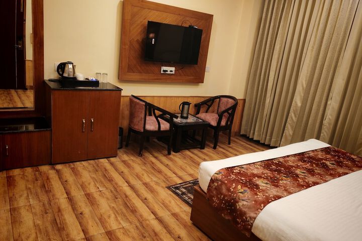 Room 10 of 29