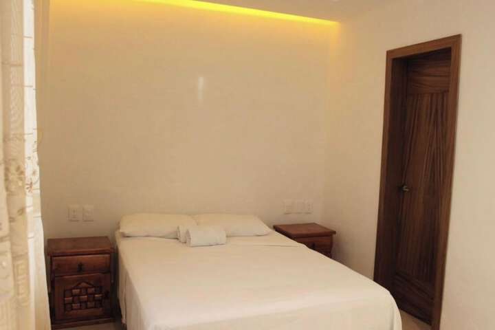 Room 13 of 38