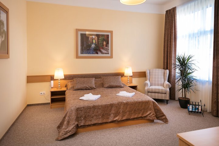 Room 8 of 32