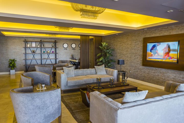 Lobby lounge