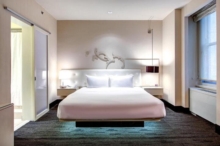 1 King Bed (6 of 21)