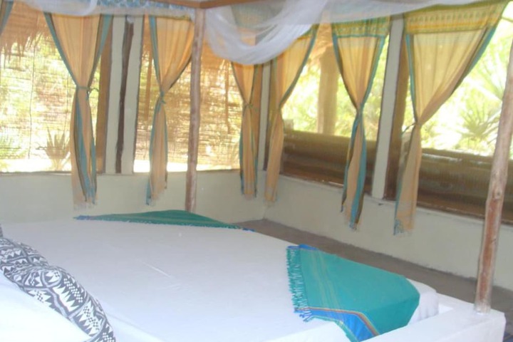 Room 9 of 16