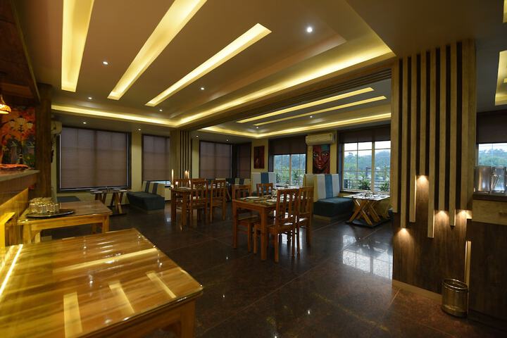Dining 5 of 8