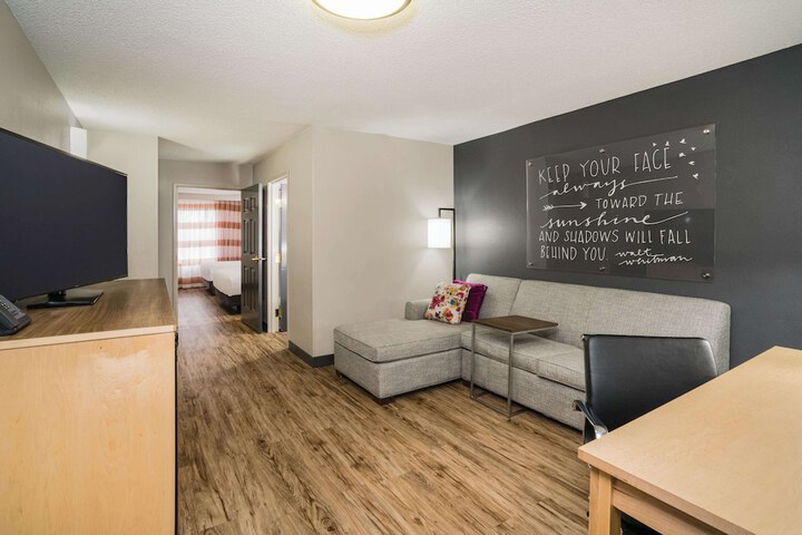 2 Queen Beds Accessible (7 of 12)