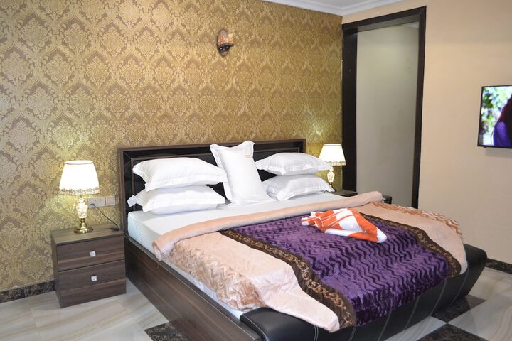 Room 18 of 27