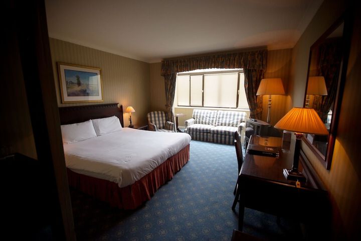 Room 8 of 93