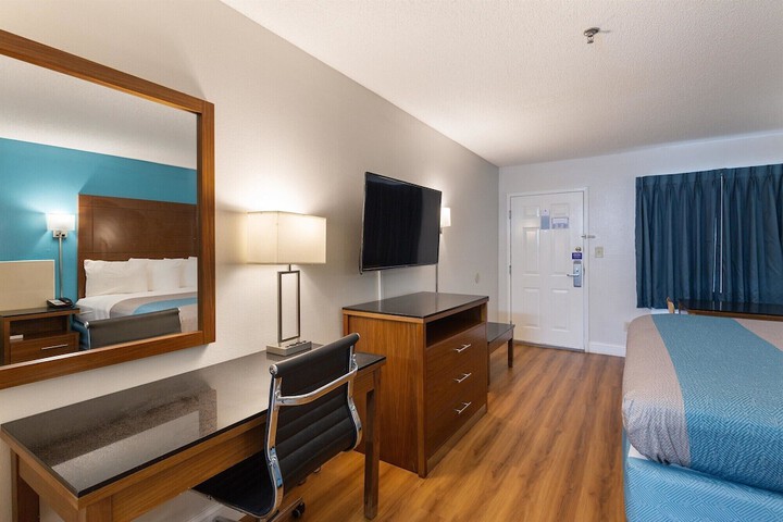 Room 13 of 29