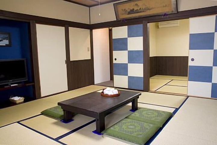 Room 5 of 14