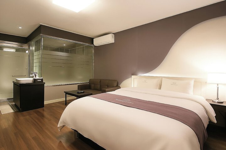 Room 59 of 85