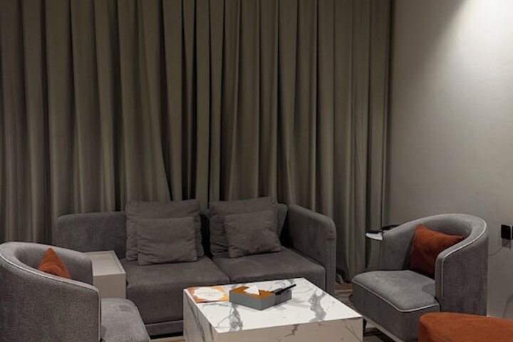 Room 10 of 29