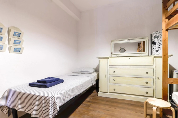 Room 5 of 16