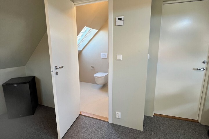 Room 42 of 57