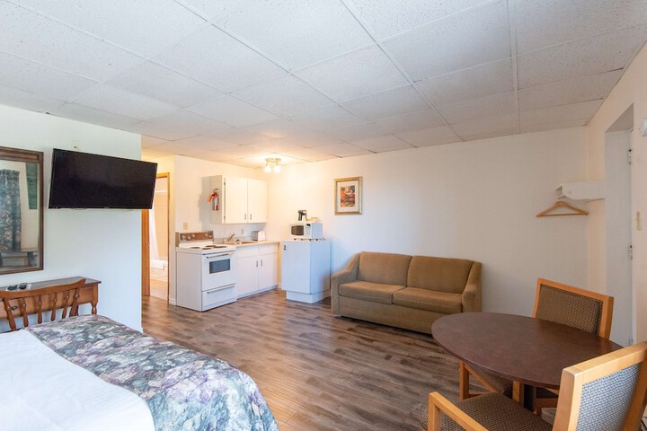 Room 28 of 64