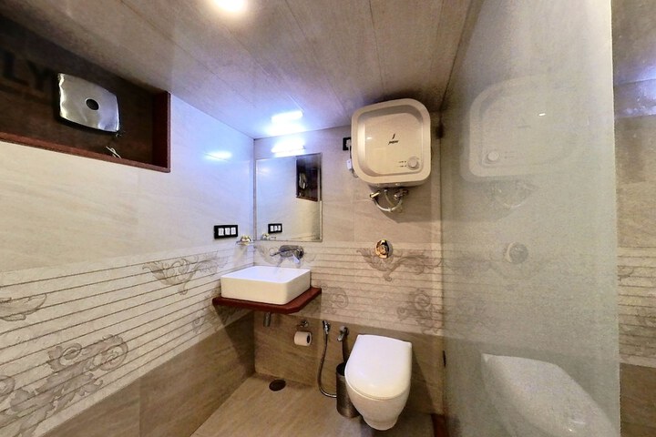 Room 52 of 77
