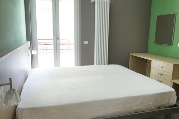 Room 6 of 34